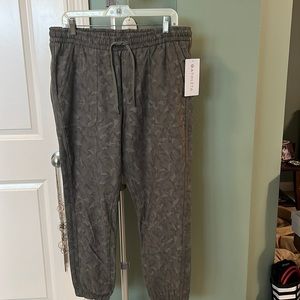 NWT Athleta camo Farallon joggers. Size 14
